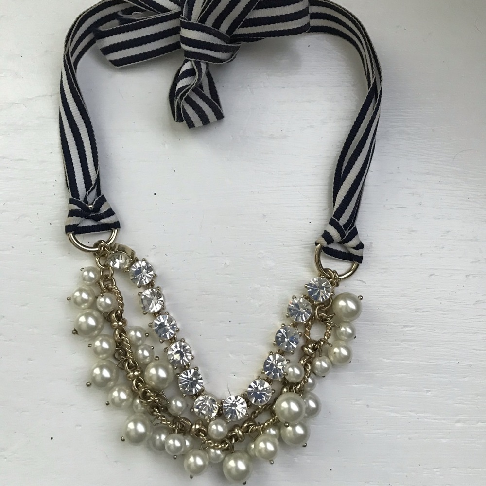 Gorgeous Rhinestone & Pearl Ribbon Necklace!